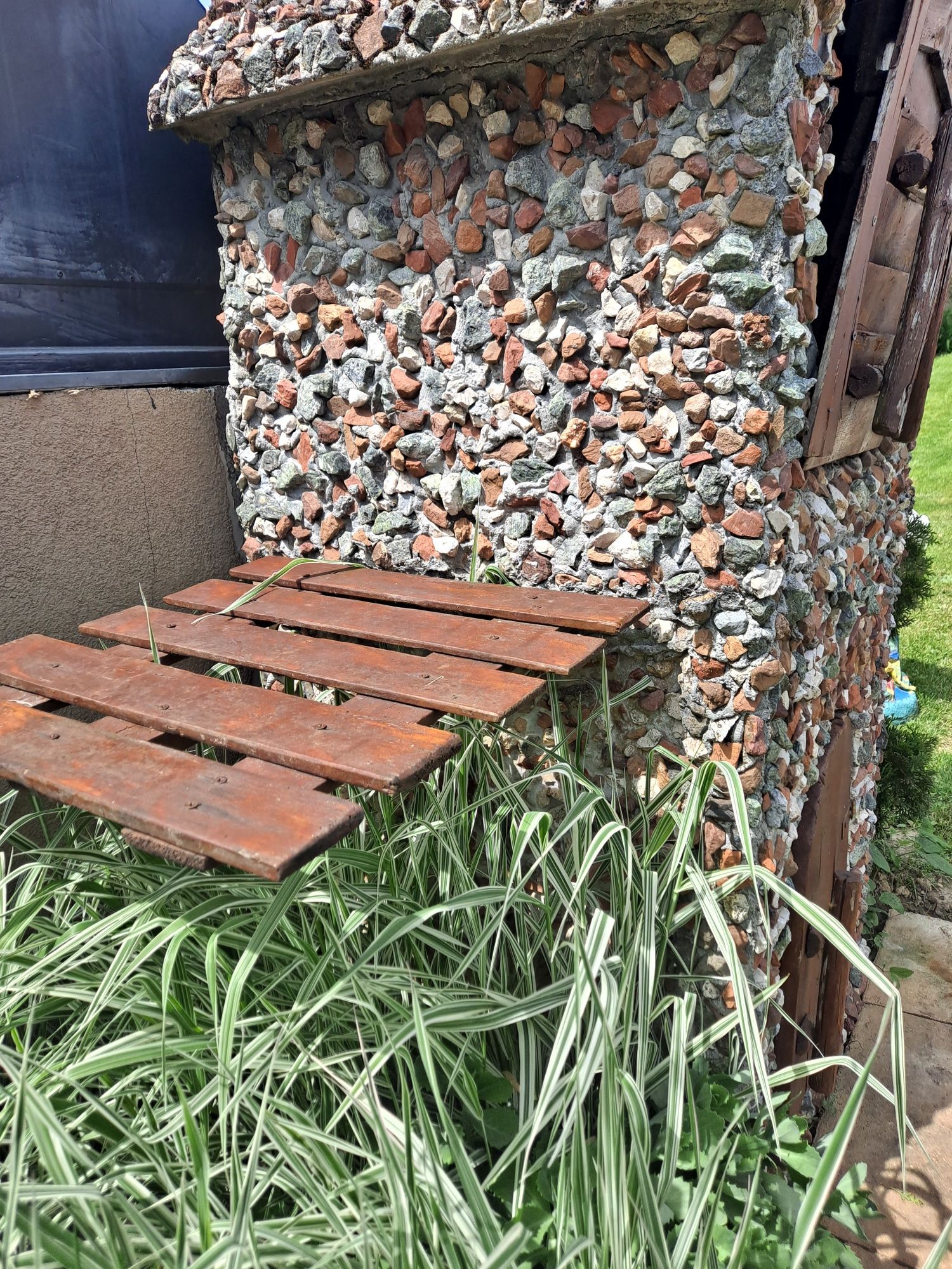 Grill betonowy kamienny palenisko do ogrodu ogrodowy kamyki kamienny