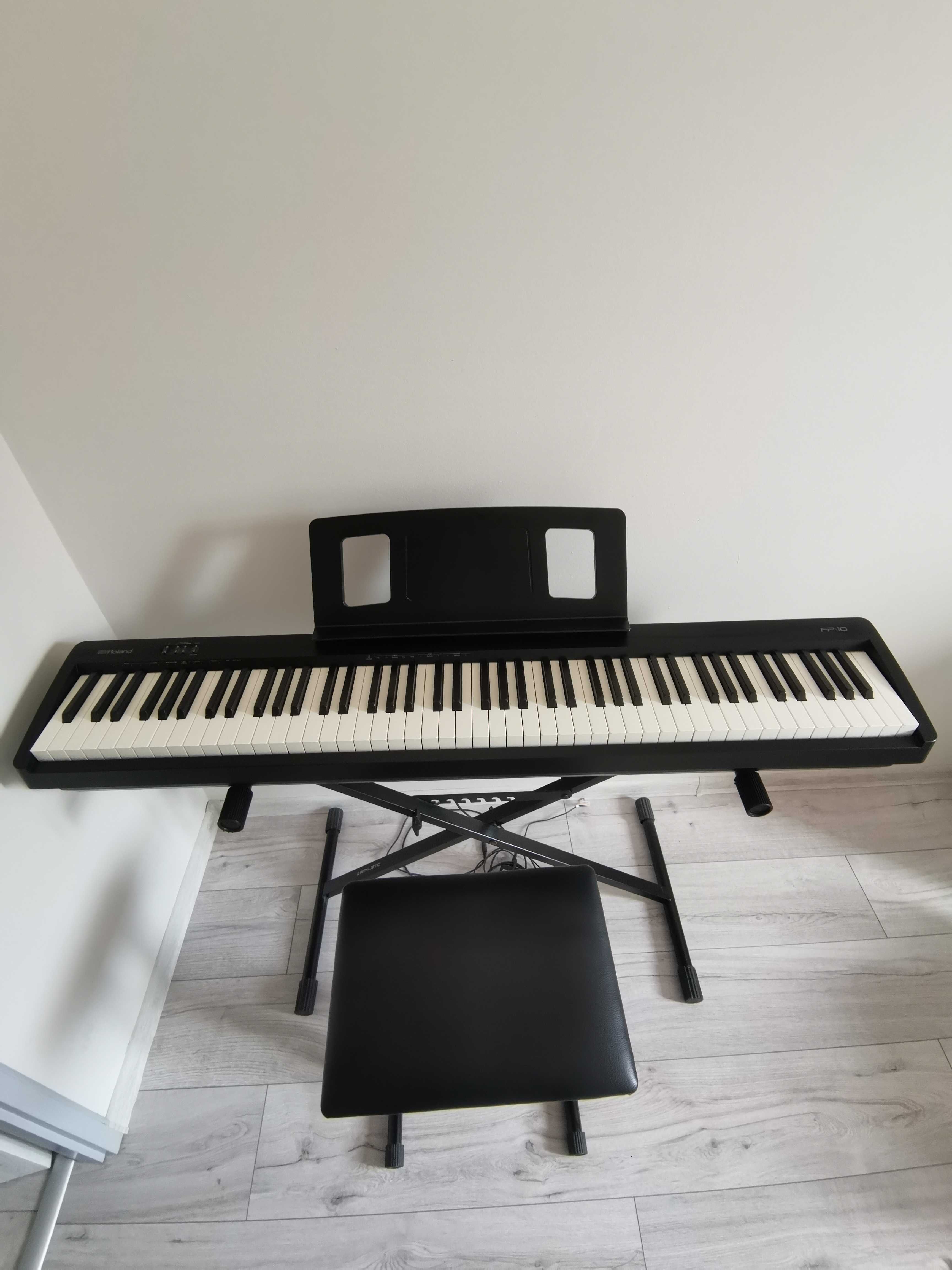 Pianino Roland FP-10 BK + stelaż, krzesełko i pedał sustain