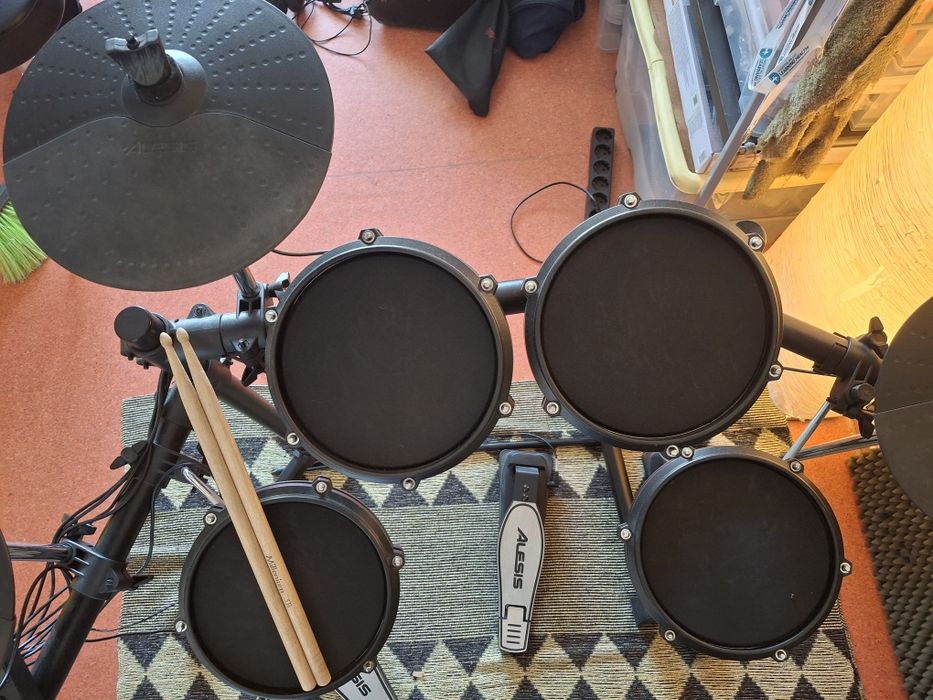 Bateria electrónica Alesis Turbo Mesh