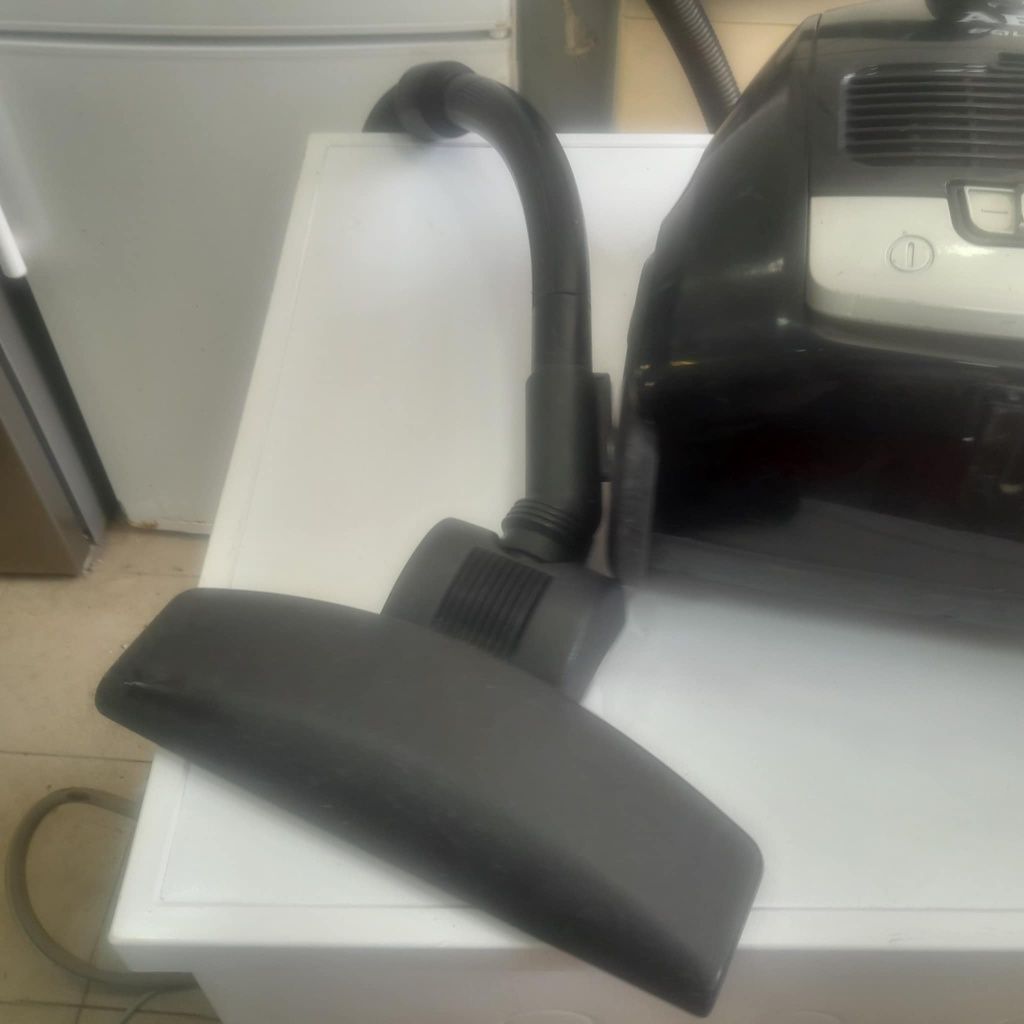 Aspirador marca Aeg
A trabalhar muito bem 35€