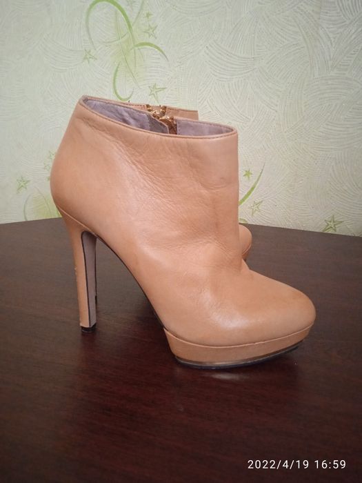 Ботильйони натуральна шкіра,бренд Vince Camyto