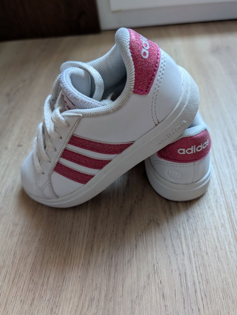 Sapatilhas Adidas T28