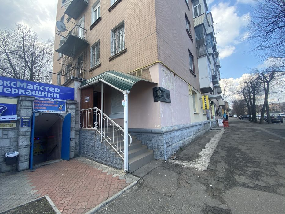 Продам нежитлове приміщення р-н ж/д