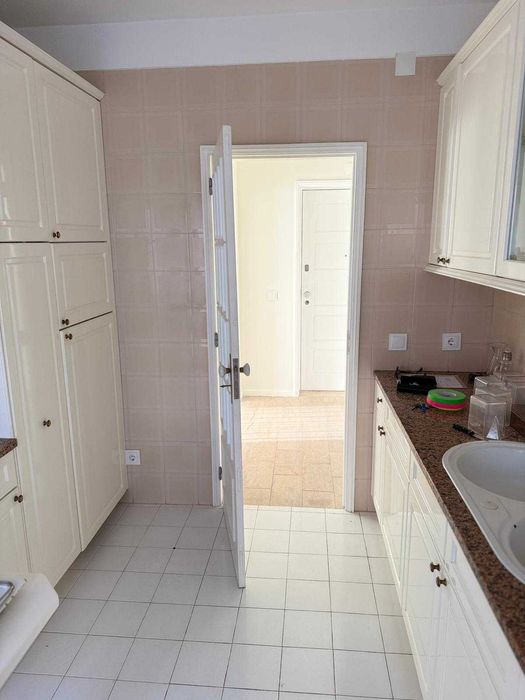 Vendo móveis de cozinha em bom estado, eletrodomésticos não incluídos.