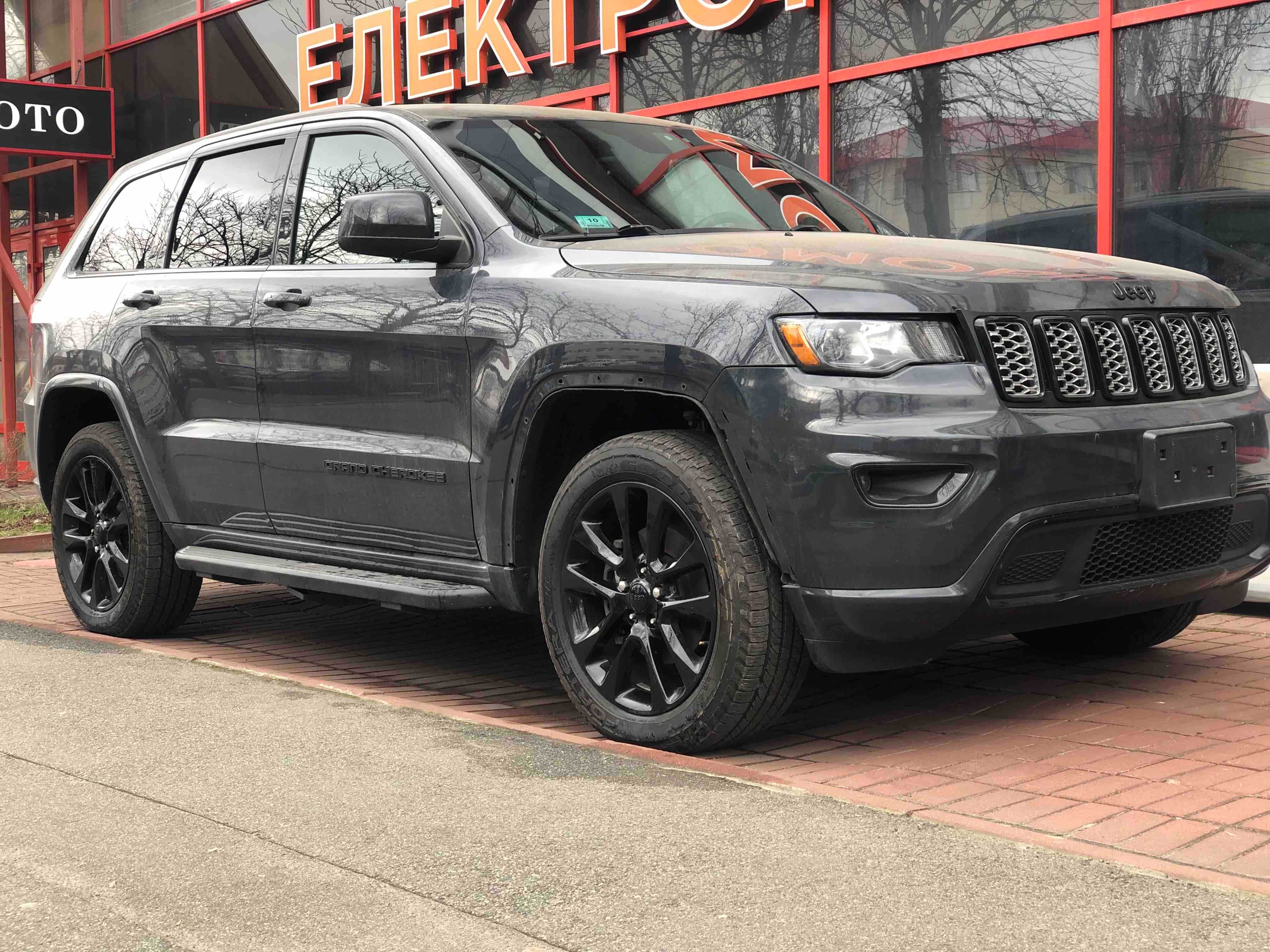 Jeep Grand Cherokee подножка правая