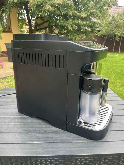 Кавомашина Delonghi Magnifica EVO привезена вз Швейцаріі гарантія