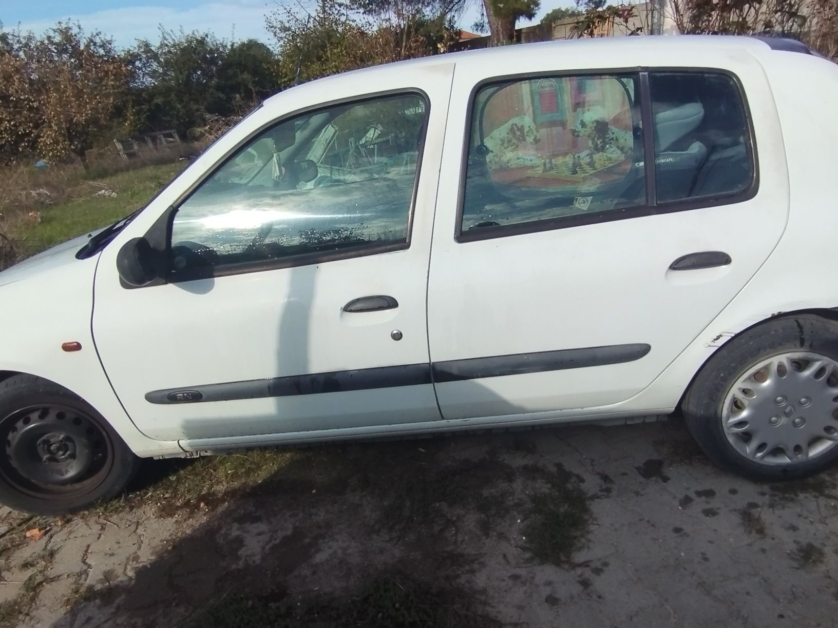 Vendo Reno Clio ano 2000