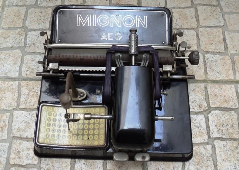 Maquina de escrever 1913 - AEG Mignon