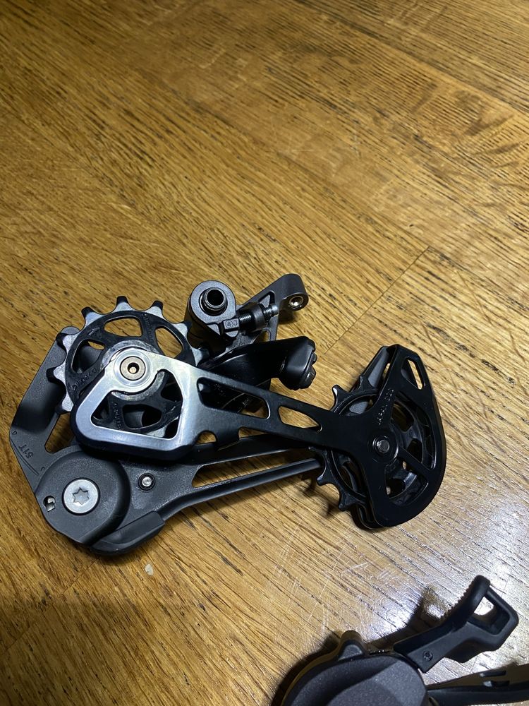 Przerzutka i manetka Shimano Deore XT SGS 12s M8100
