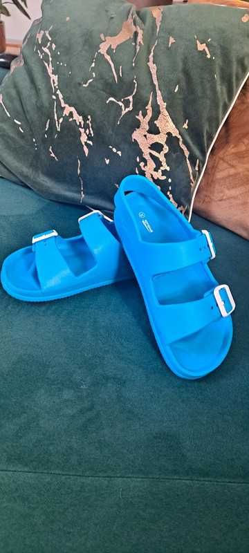 nowe  sandaly klapki na basen chłopięce Sprandi 35