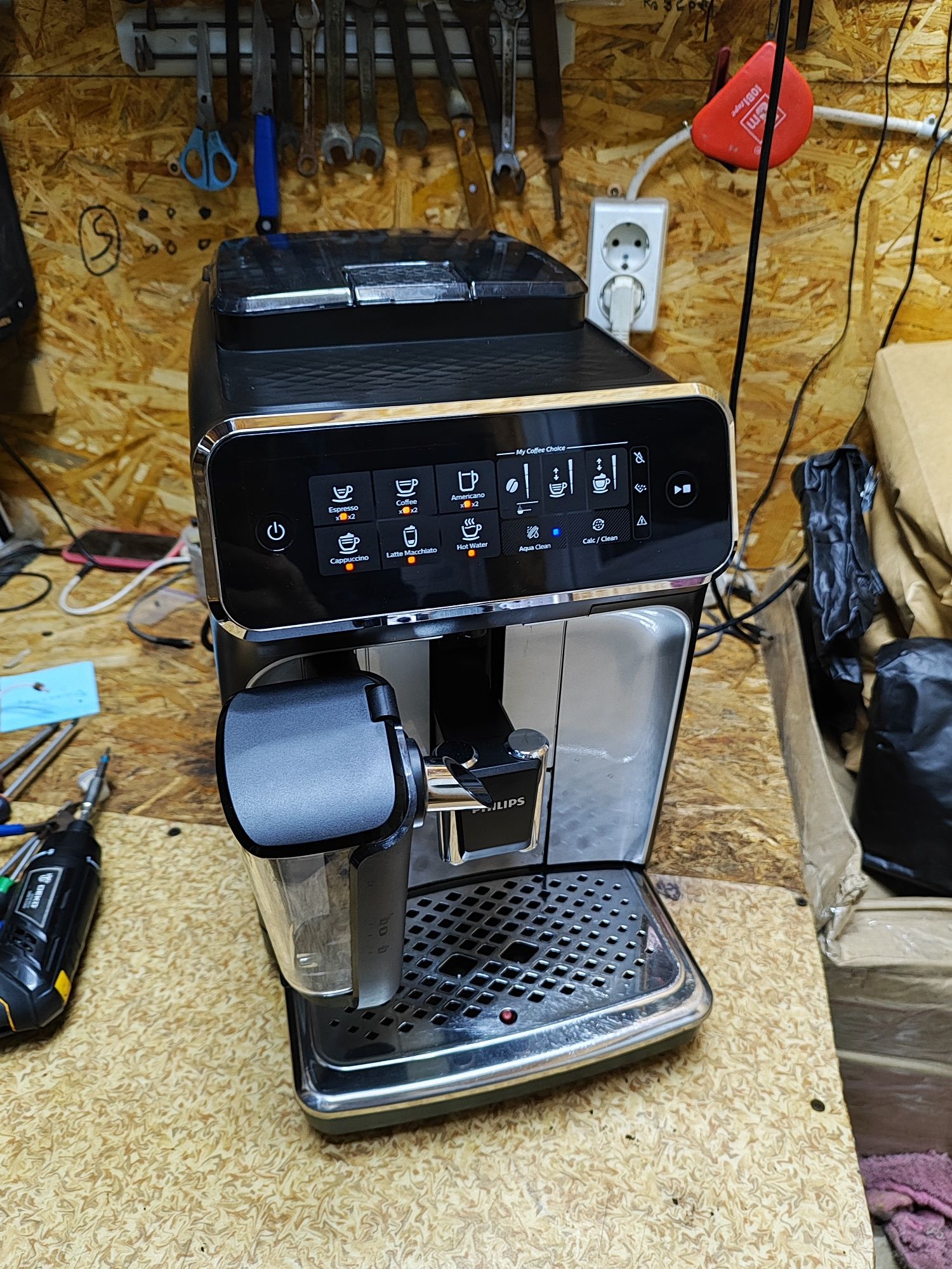 Кофемашина, кавомашина, кавоварка Philips LatteGo EP2231