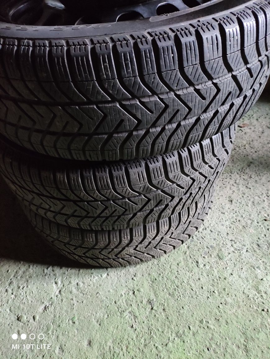 Opony Pirelli Snowcontrol seria 3 205.55r16 +felgi VW Audi