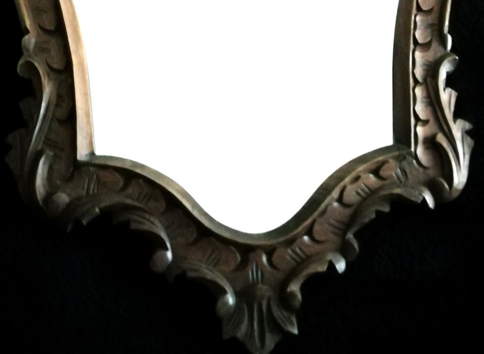 Espelho de parede em talha de madeira encerada