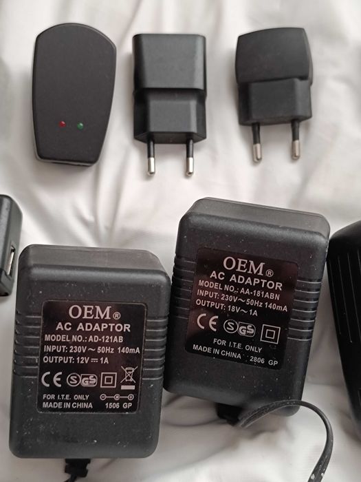 15 Carregadores elétricos e adaptadores