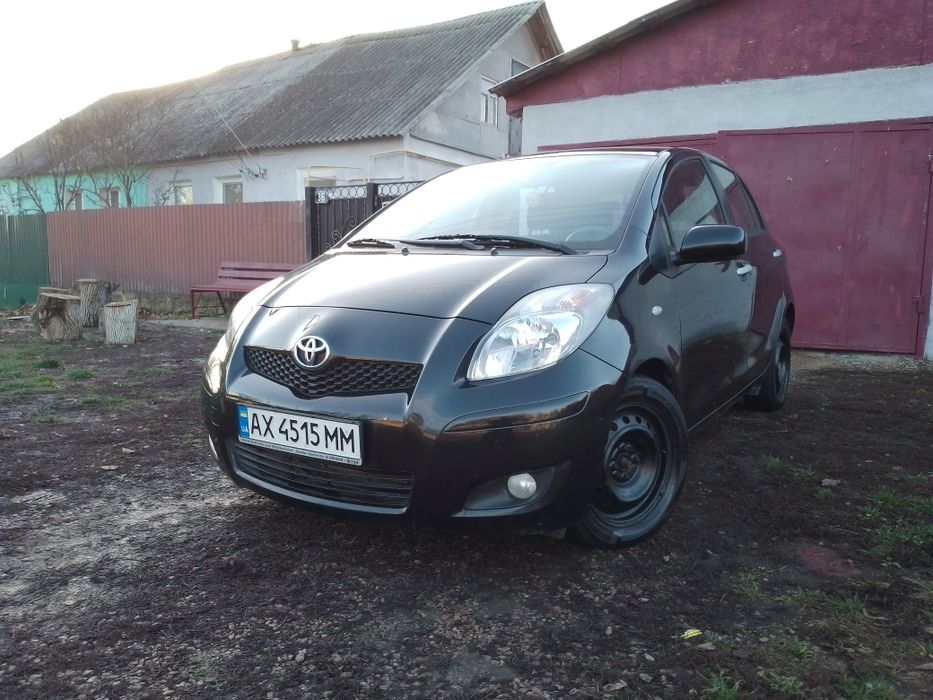 Продаю TOYOTA Yaris в гарному стані.
