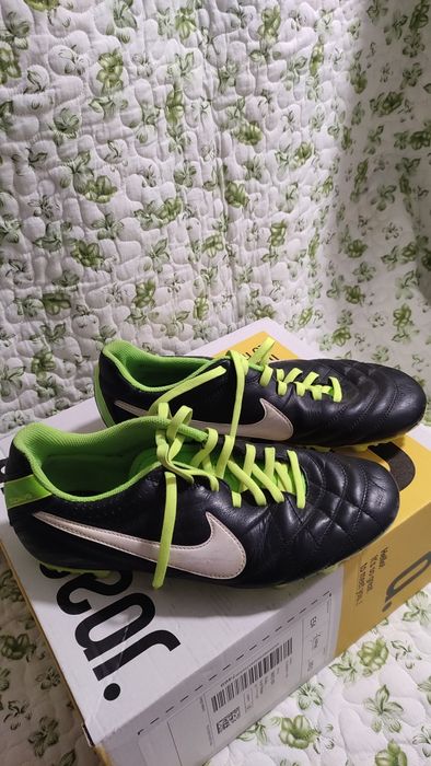 Buty do piłki nożnej 42