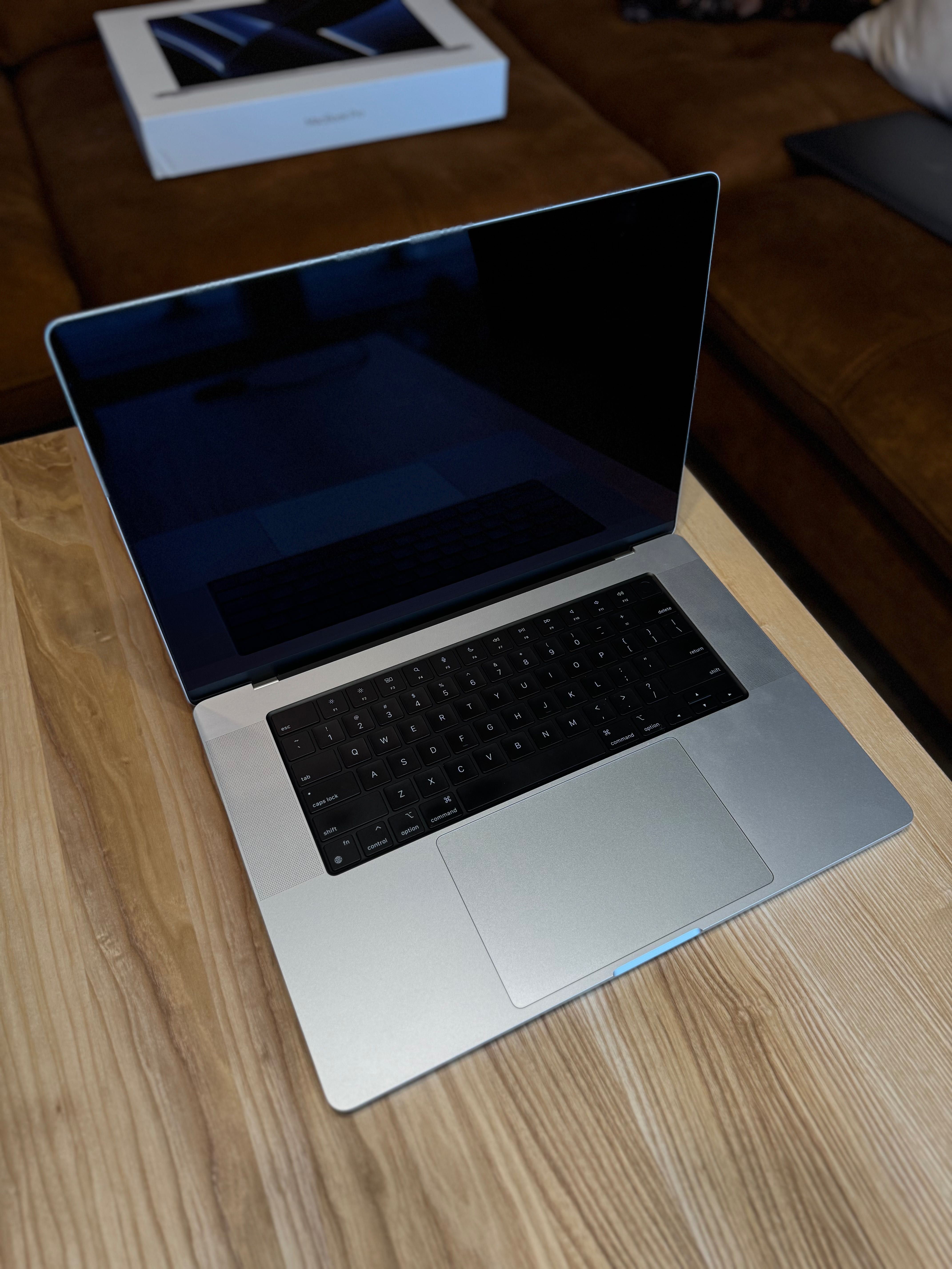 MacBook Pro 16 M2 Max 96GB RAM 2TB SSD + Apple Care