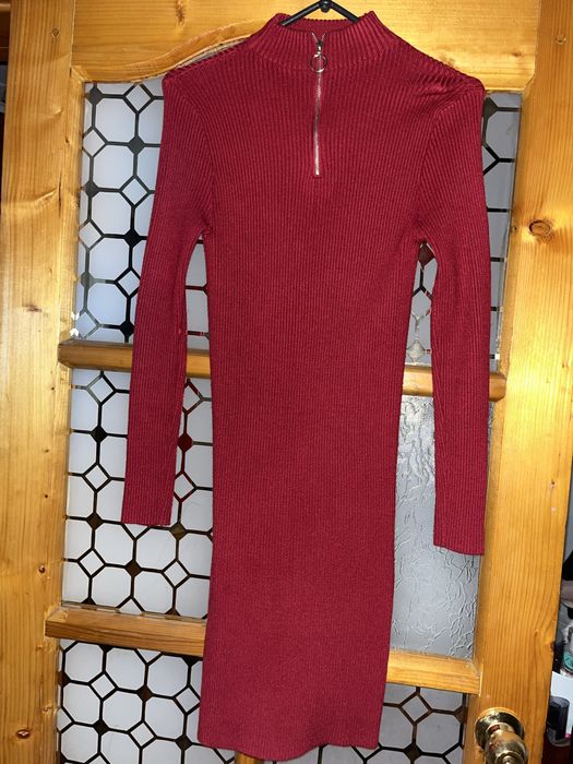 Плаття в рубчик, з замком на шиї