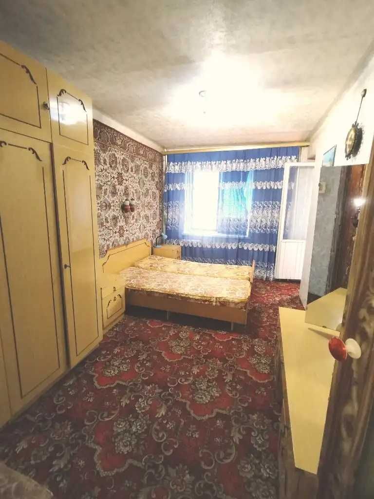 Продам большую 3к возле озера Победа 6.Кирпичный дом.Перемога