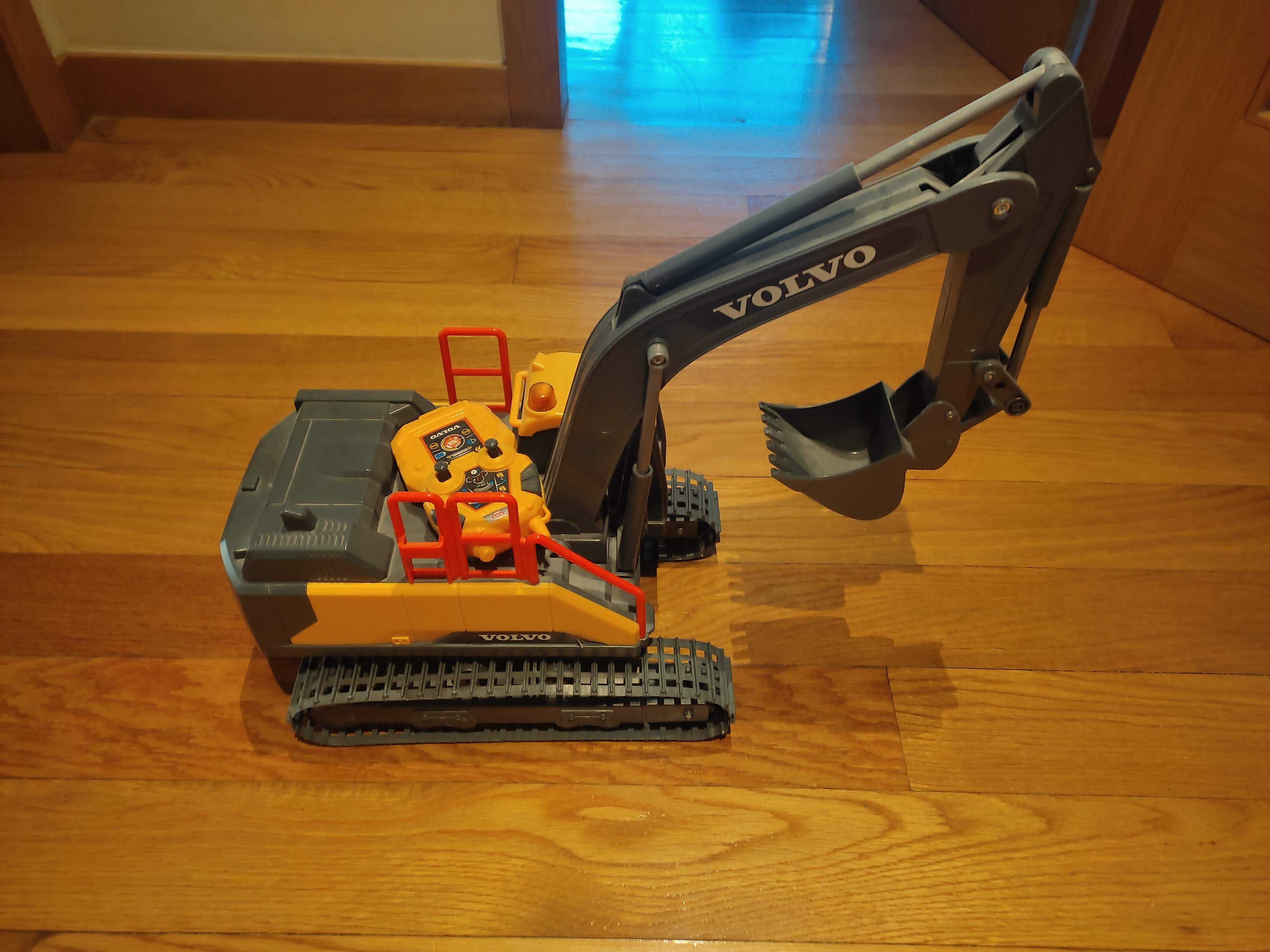 Brinquedo retroescavadora com comando