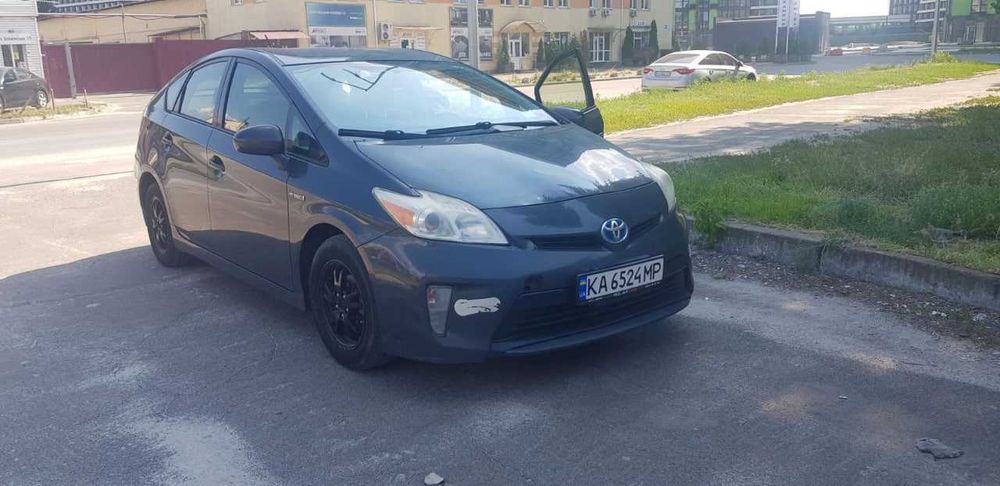 Викуп Toyota Prius 2013 р.в. під власні і під таксі.