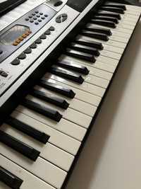 Keyboard + mikrofon pianino