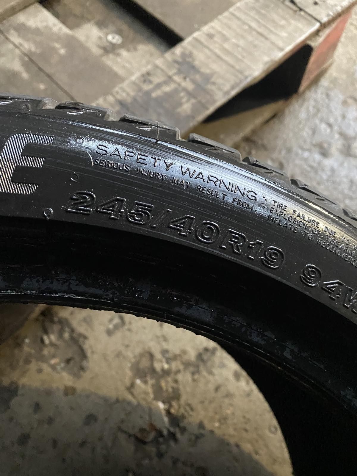 245.40.19 Bridgestone 1шт лето БУ склад шины резина из Европы 40 R19