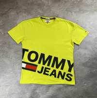 Футболка від Tommy Hilfiger