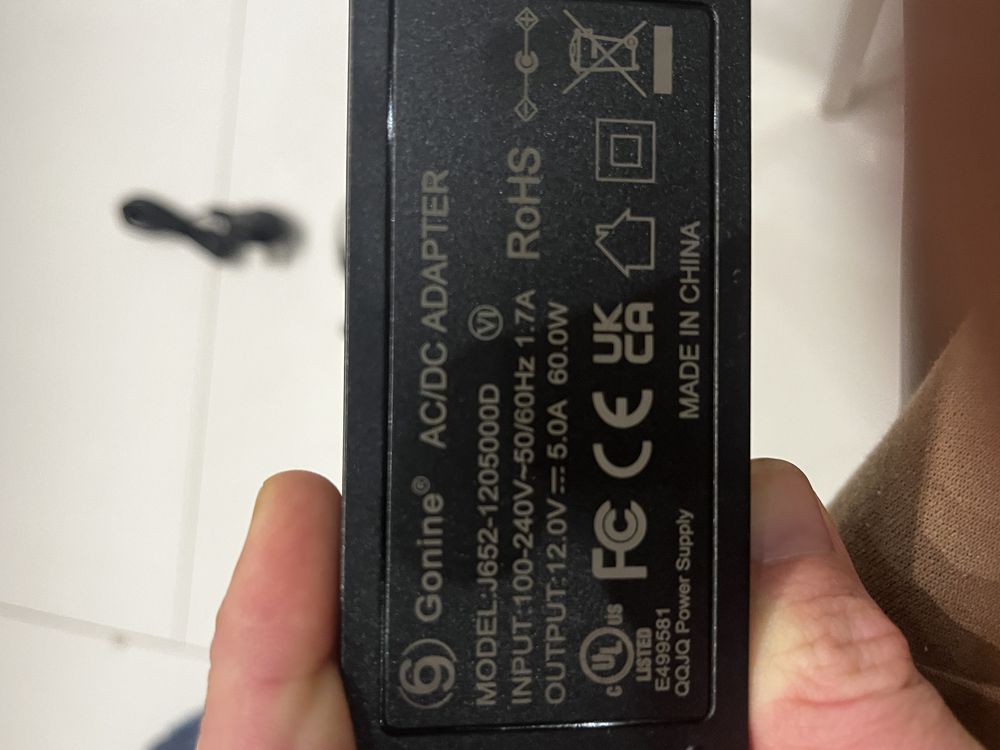 Adapter sieciowy Gonine z wtyczka DC 5.5x2.1mm i 8szt wtyk jak DC