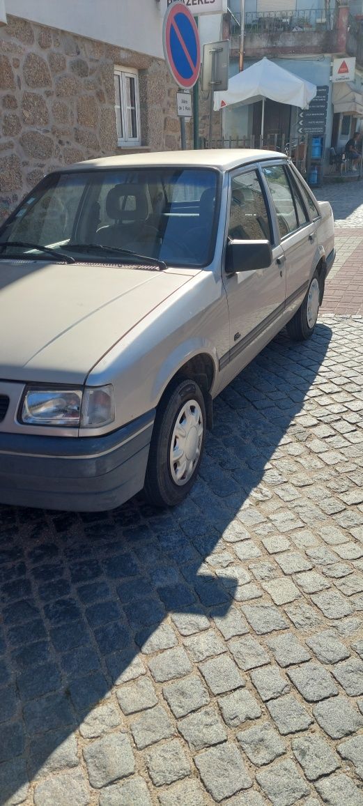 Carro Opel Corsa de 1991