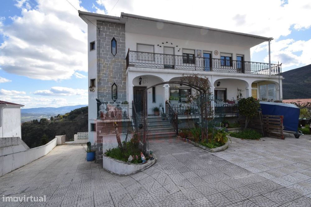 Moradia Isolada c/ 2 Apart. Independentes c/ Terreno - Covilhã