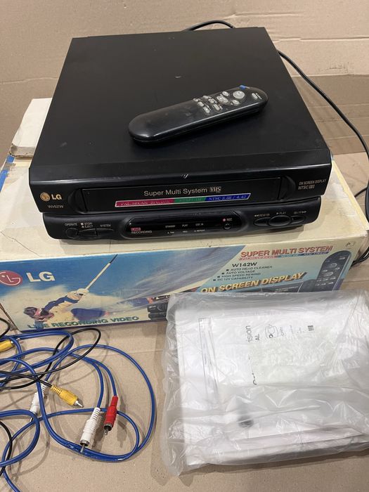 Видеомагнитофон LG в родной коробке