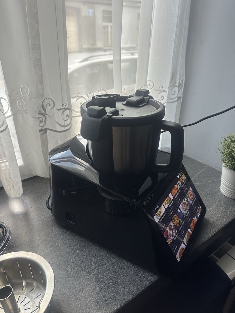 Robot ICOOK 3.0 plus.