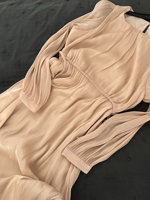 Плаття , довге ,близкуче