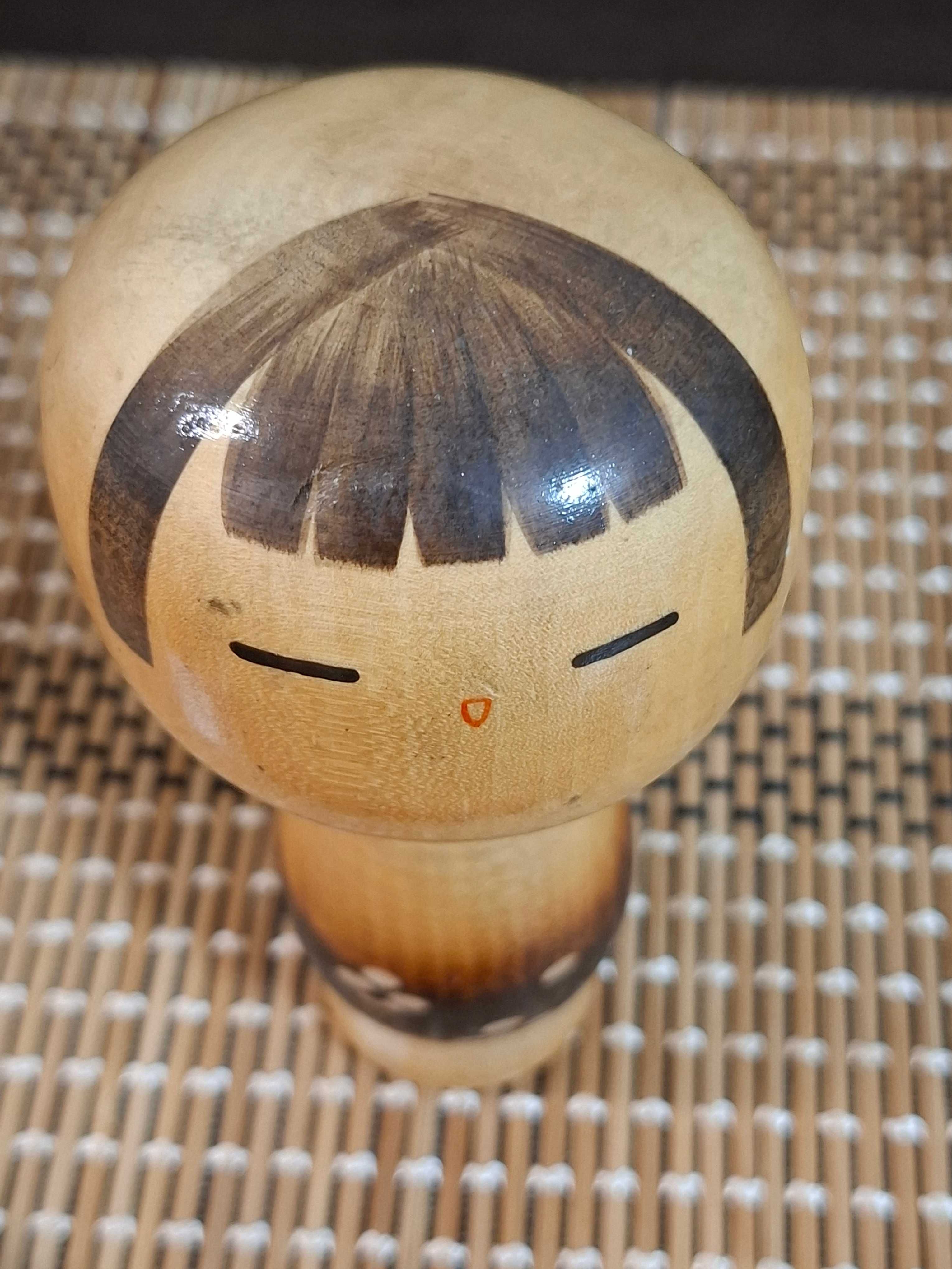 Unikatowa japońska lalka sosaku kokeshi autorstwa Yuji Kawase