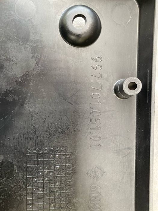 Porsche 911 997 2005-2008 подіум переднього номера 99770110700