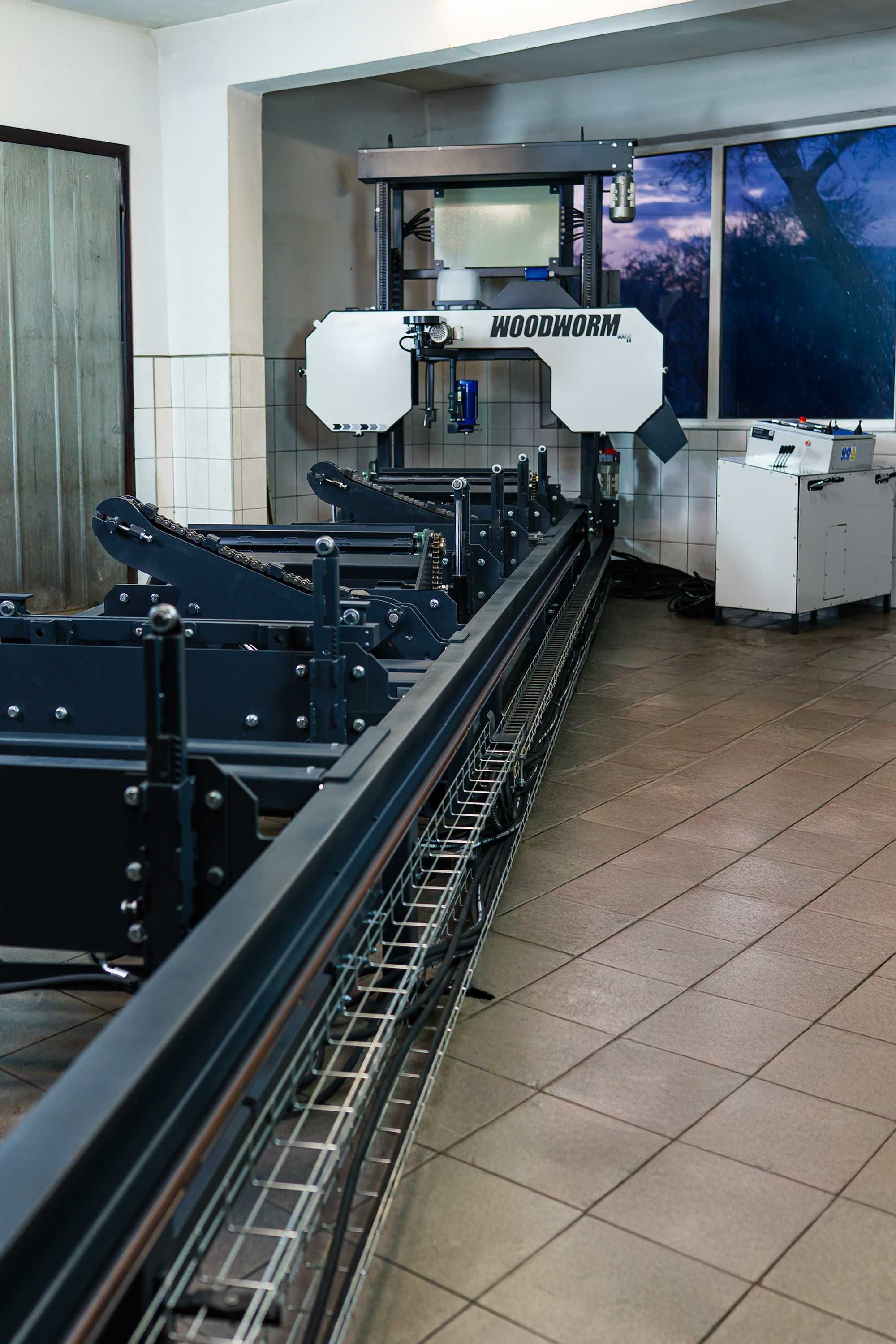 Trak Taśmowy Hydrauliczny. Szybka oraz precyzyjna maszyna maszyna.