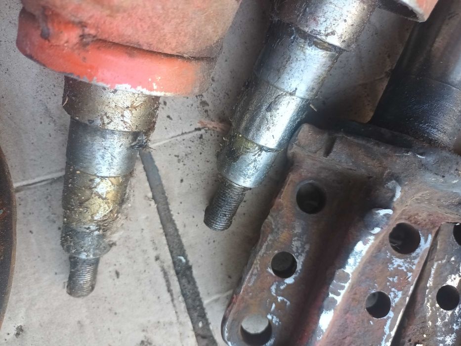 Поворотний кулак т 25