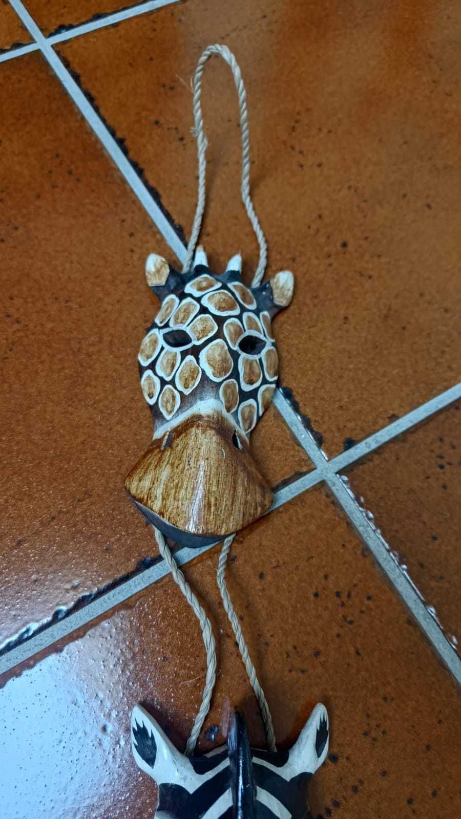 Mascaras artesanais de animais Angolanos