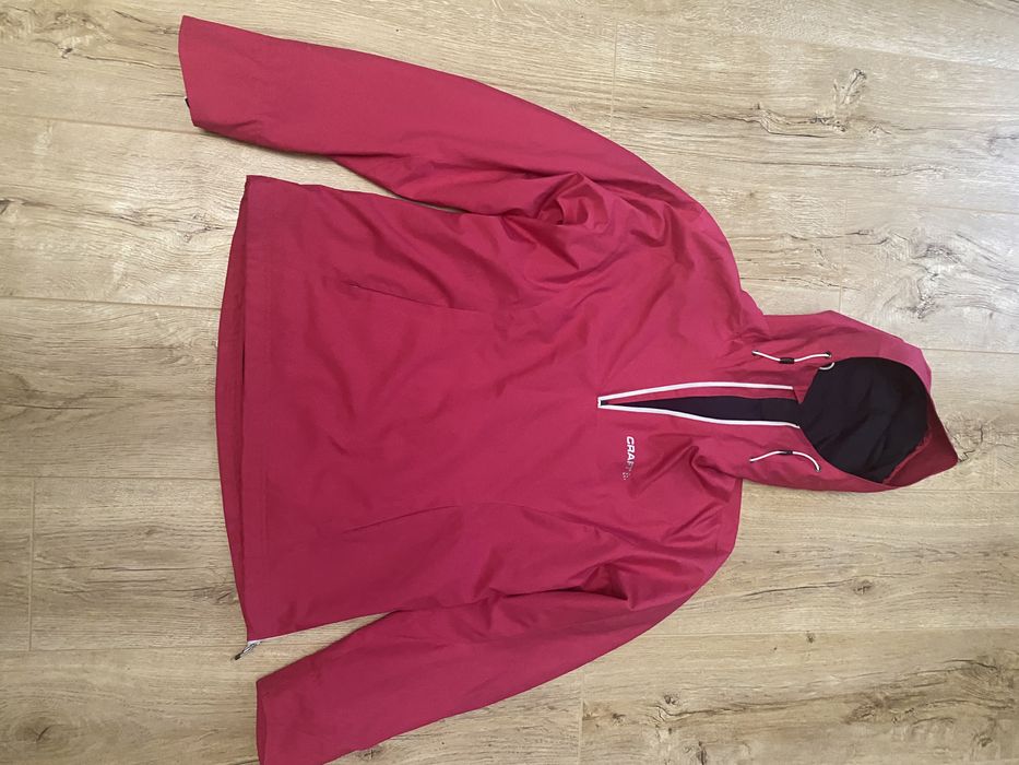 Продам  спортивную куртку фиры “Craft»