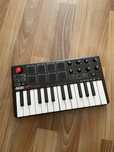 Міді клавіатура AKAI MPK mini