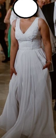Suknia ślubna z perełkami