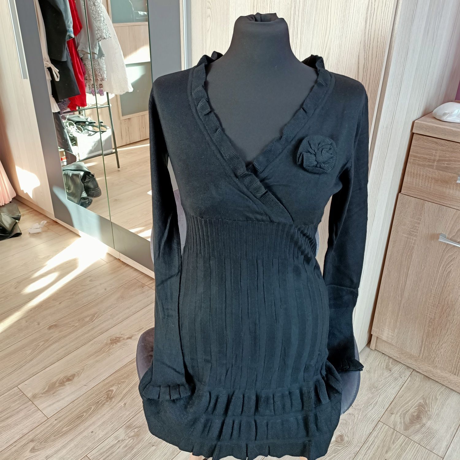 Czarna sweterekowa sukienka nowa s/m