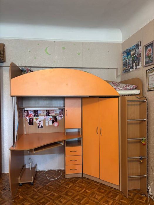 Дитяче ліжко горище 3 в 1 , шафа , стіл