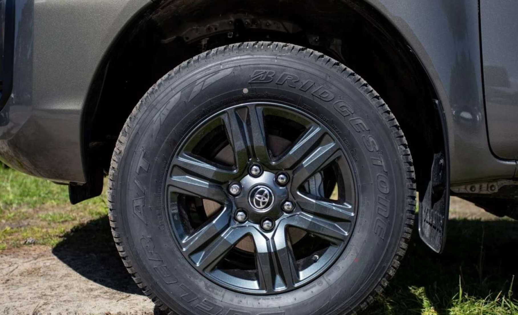 Разборка Toyota Hilux фара передня