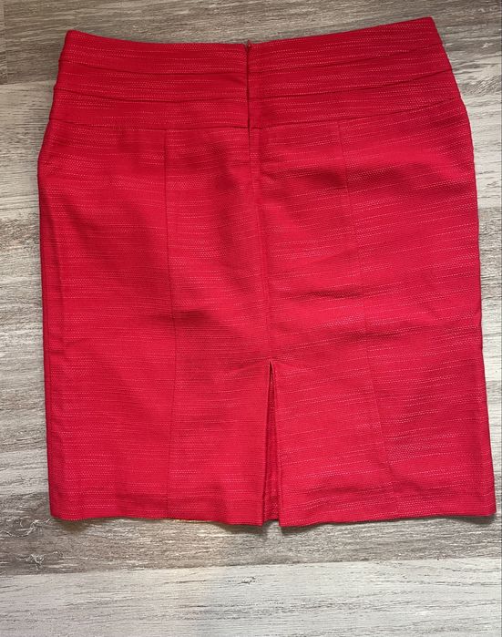 Saia vermelha com relevos (Atmosphere, tamanho 42)