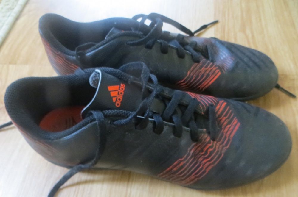 Halówki Adidas, buty do piłki nożnej