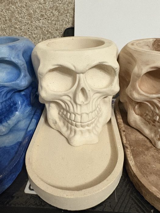 Кашпо з гіпсу у блт якому стилі