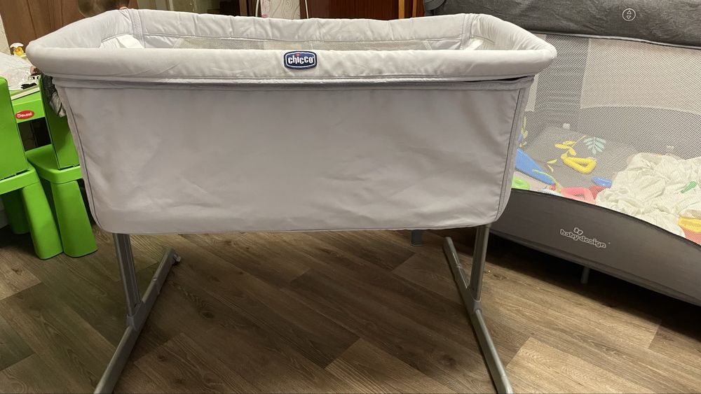 Приставне ліжечко Chicco next2me