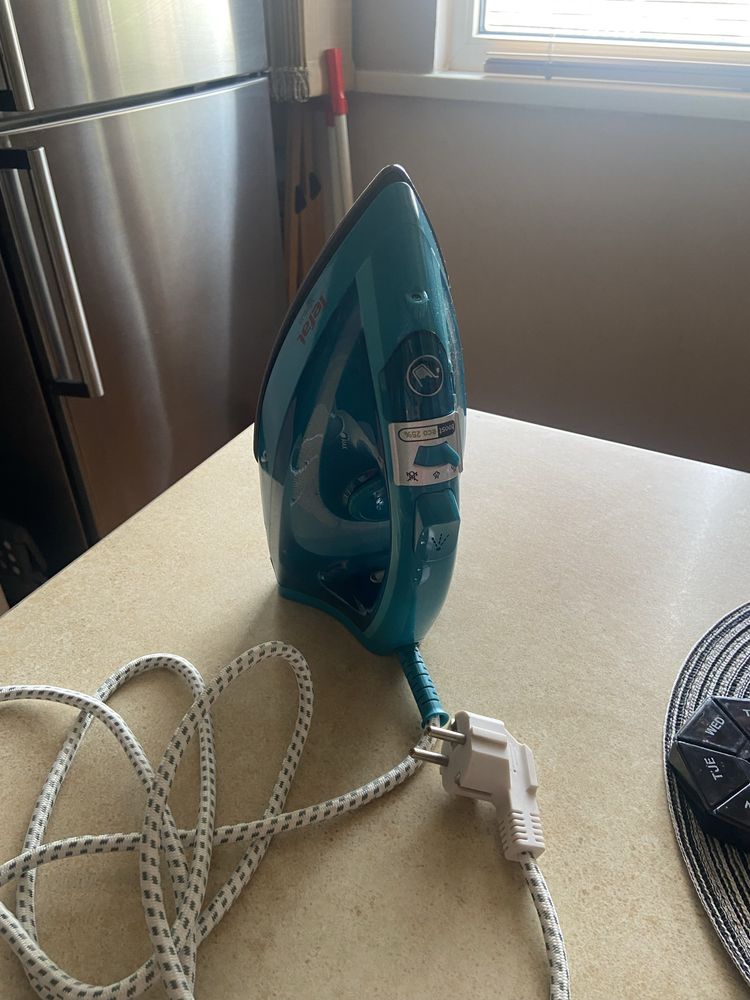 Праска. Утюг. Tefal.